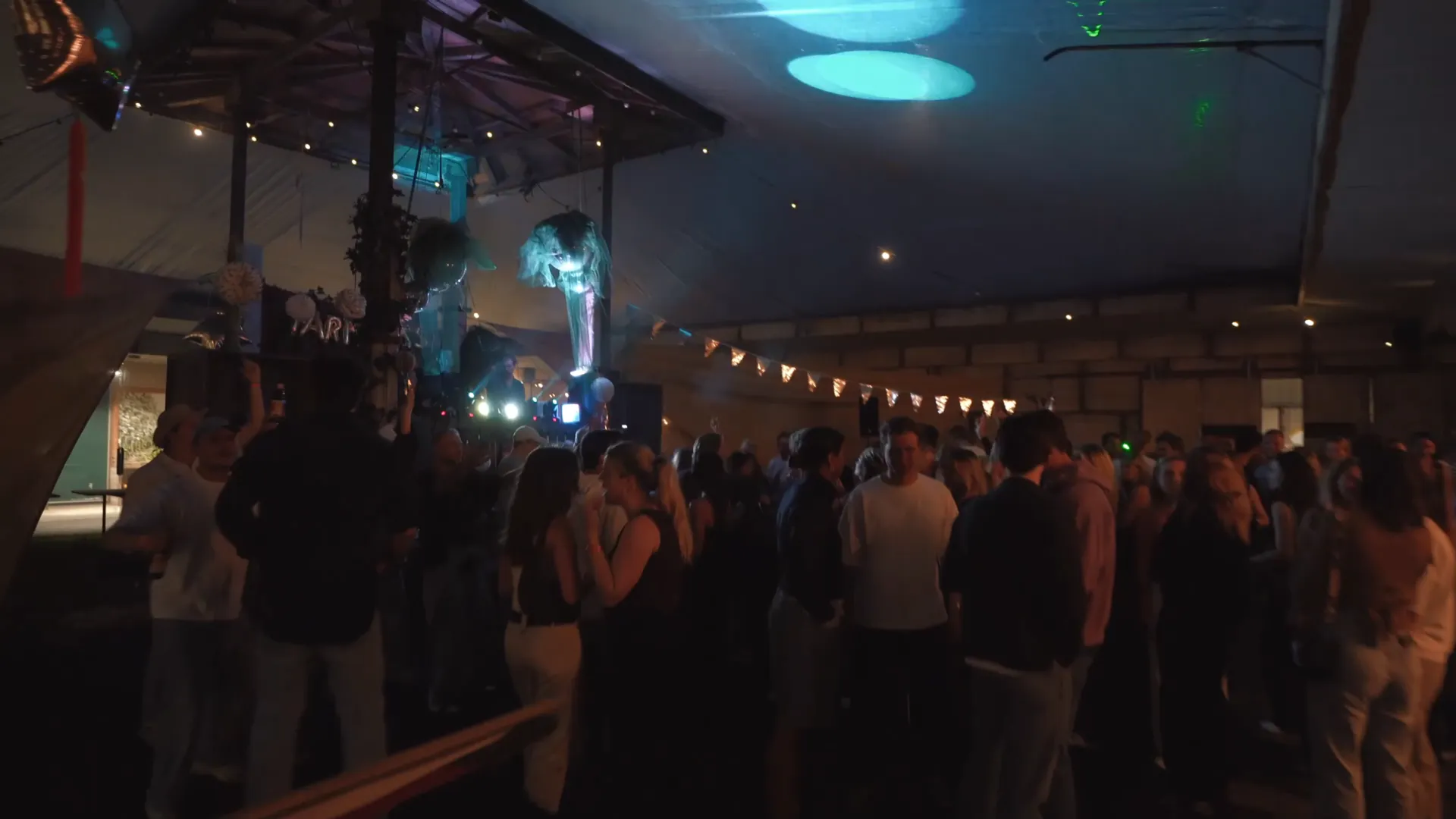 Everbass party moment