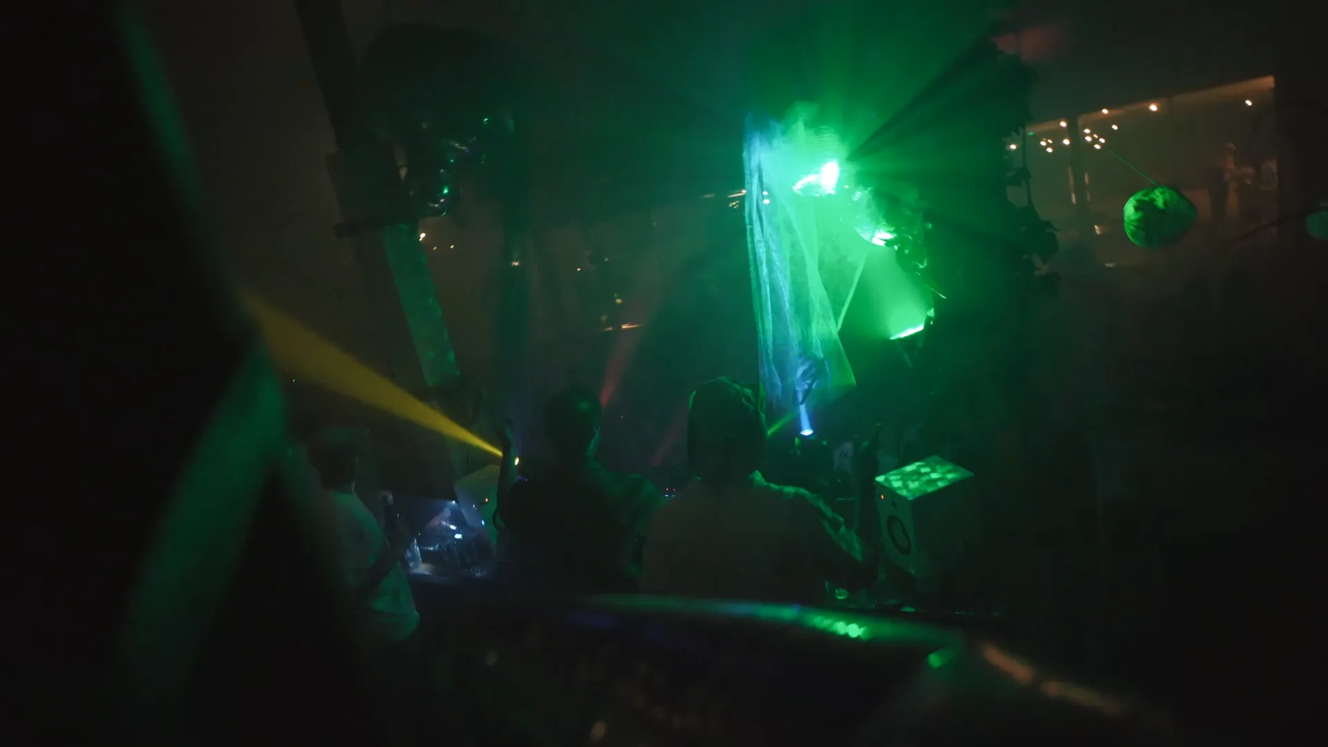 Everbass party moment