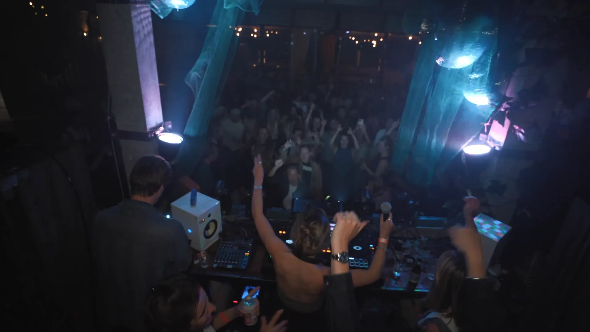 Everbass party moment